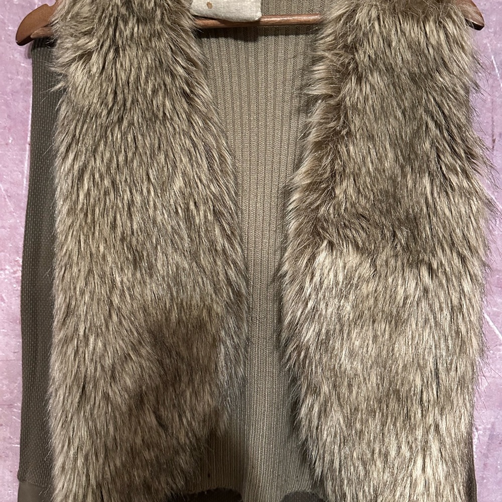 Faux Fur & rib knit vest - Picture 4 of 5